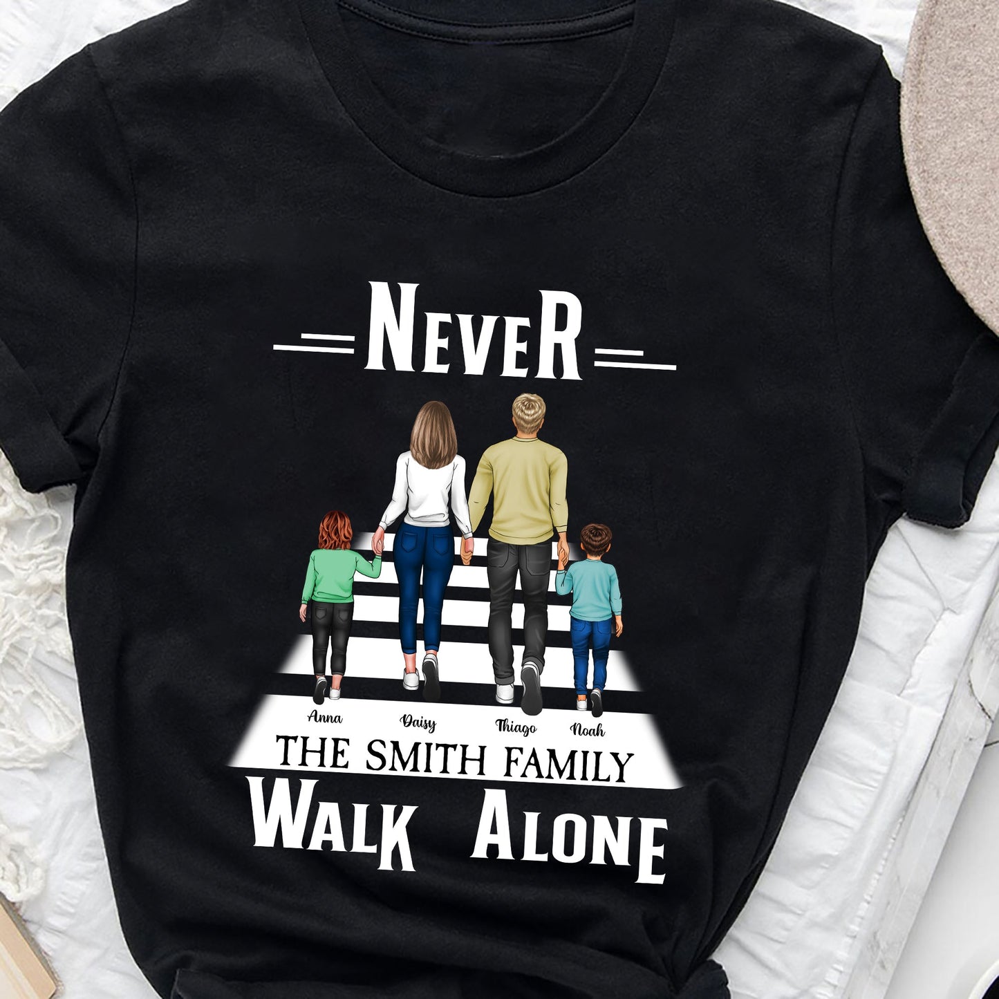 Never Walk Alone Geschenkideen für die Familie – Personalisiertes, individuelles Unisex-T-Shirt