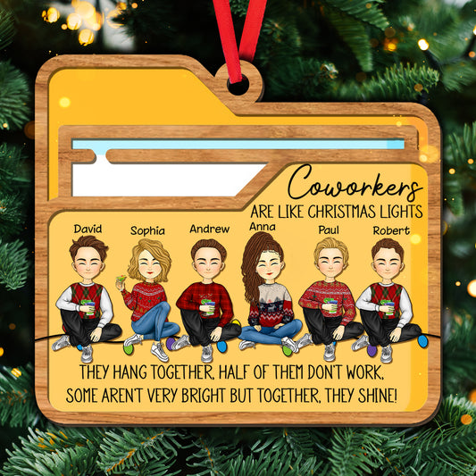 „Coworkers Are Like Christmas Lights“ – das beste Geschenk für beste Freunde und Kollegen – Holzornament in individueller Form – 2-lagiges Holzornament