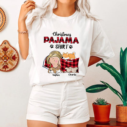 Weihnachts-Pyjama-Shirt mit schlafendem Hund – personalisiertes Unisex-T-Shirt