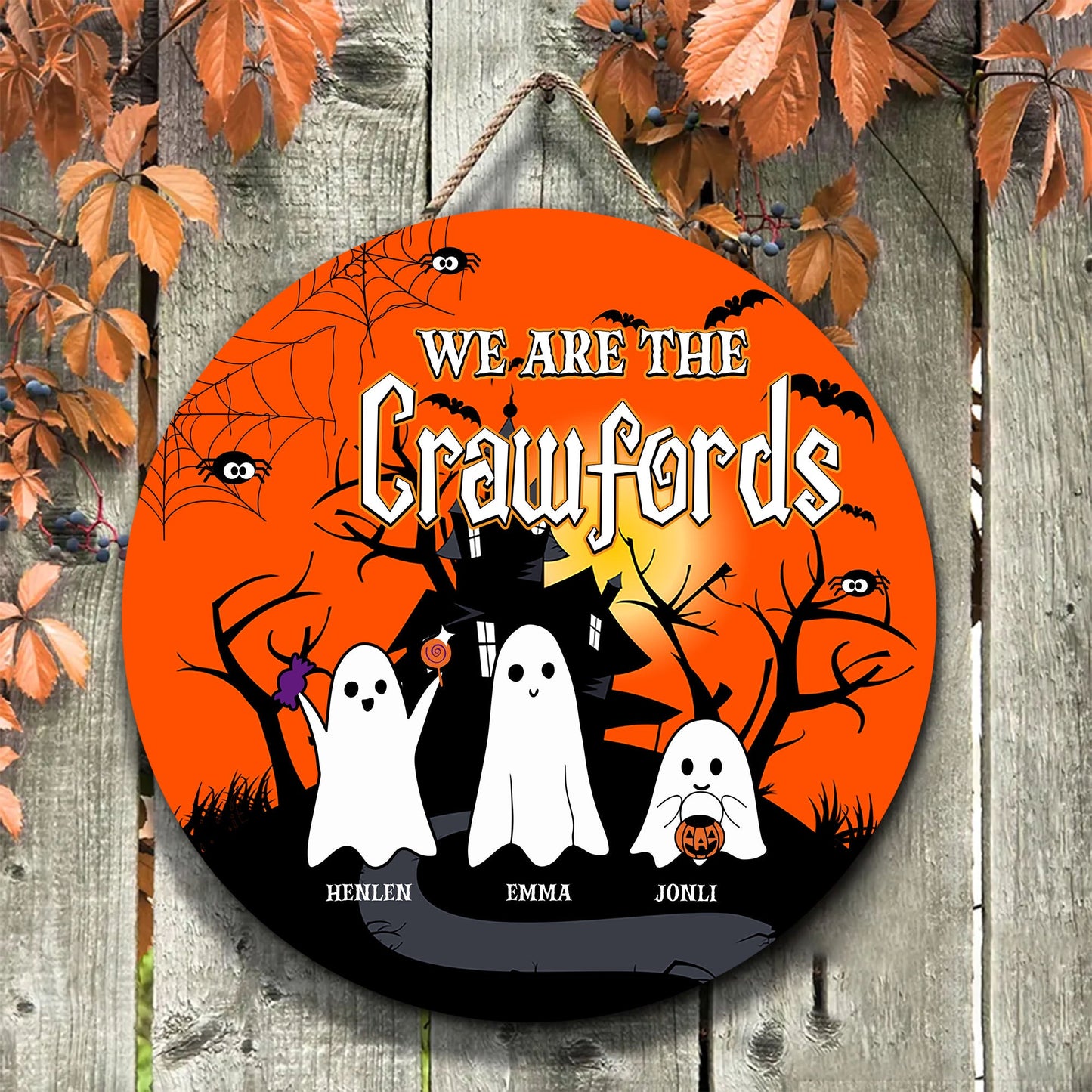 We Are The Boo Crew Family Spooky Season – Geschenk für die Halloween-Saison, Katzen- und Hundeliebhaber – personalisiertes Holzschild