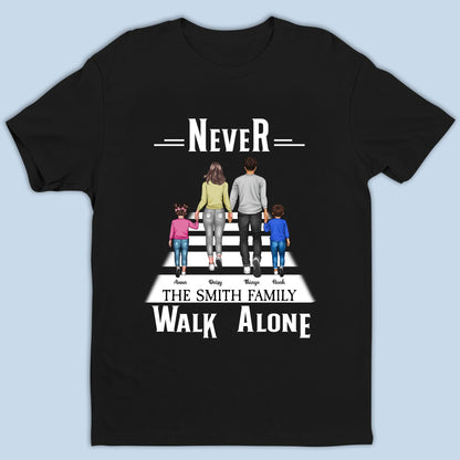 Never Walk Alone Geschenkideen für die Familie – Personalisiertes, individuelles Unisex-T-Shirt