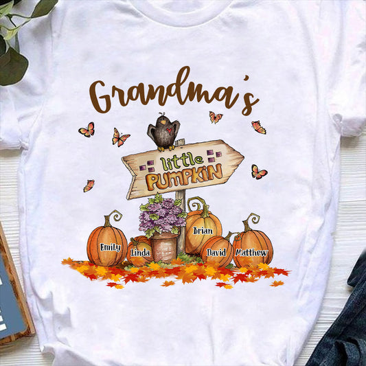 Personalisiertes Omas kleine Kürbisse Herbstsaison Halloween T-Shirt, Geschenk für Oma